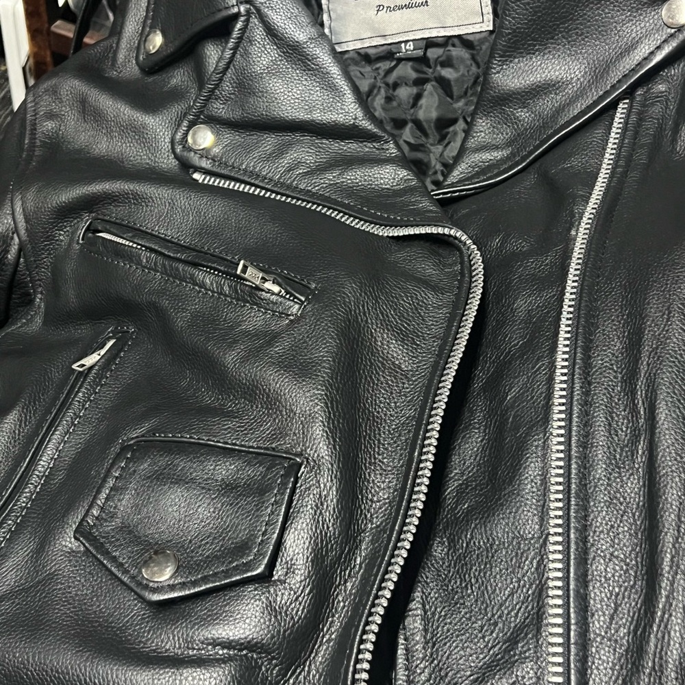 Very Nice Leather Jacket - image 3